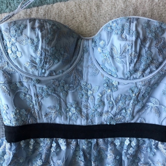 Self-portrait strapless tiered gown - Picture 2 of 4